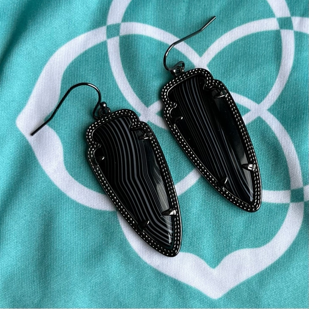 Kendra Scott Sky Earrings Black Banded Agate Gunmetal Arrowhead Jewelry